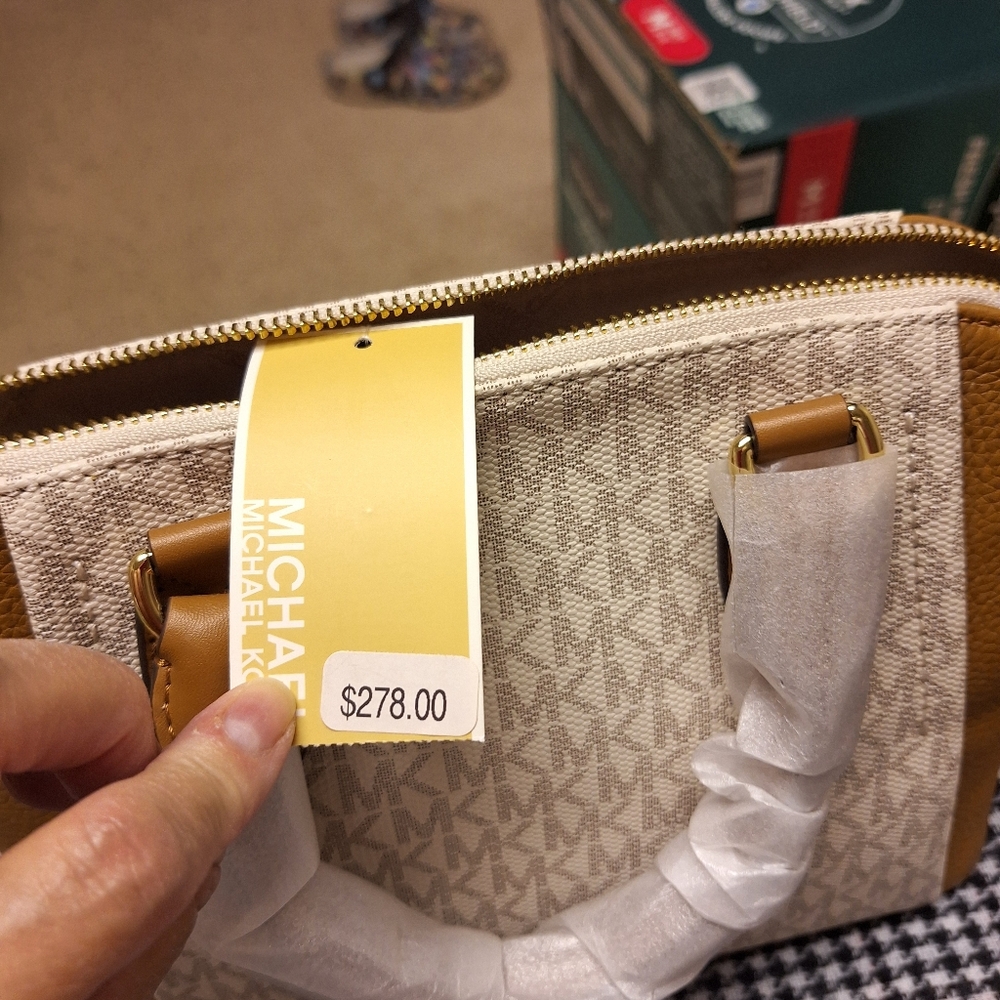 Michael Kors Sienna Brown & Cream Signature Satchel Medium Messenger - Picture 6 of 7